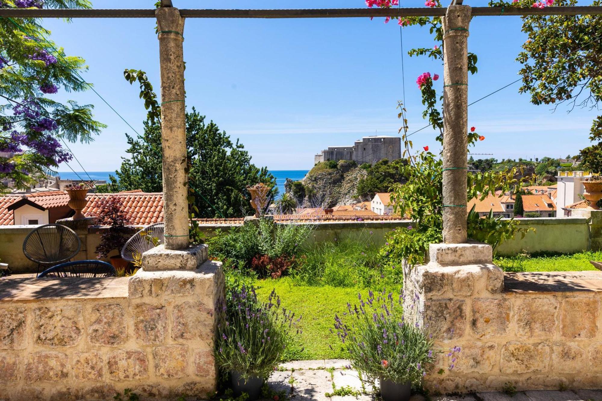 Ani Coral Dubrovnik